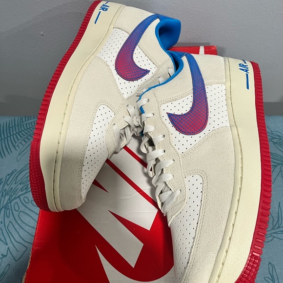 Nike Men's Cream and Blue Sneakers - Picture 7 of 9